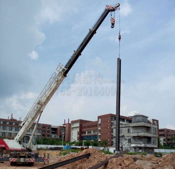 廣州機電學校膜結構看臺施工中